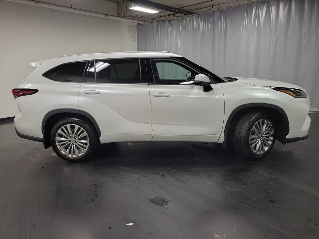 Used 2026 Toyota Highlander Platinum AWD/4WD image 9