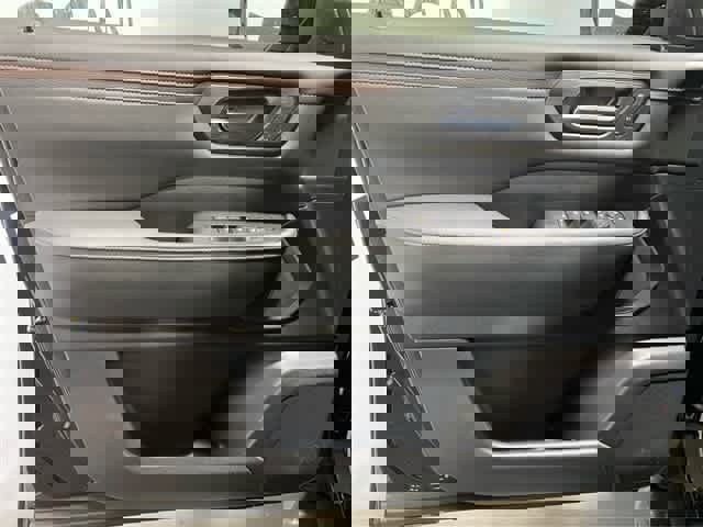 New 2025 Nissan Armada SL w/ Captain's Chari Seat Package image 9