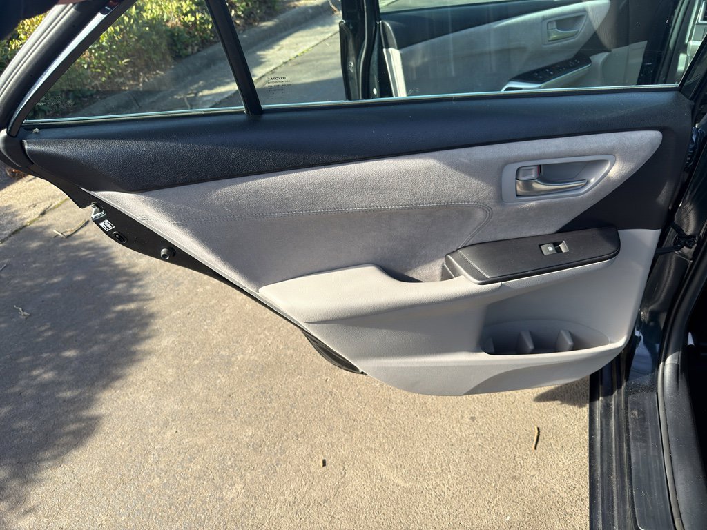 Used 2015 Toyota Camry XSE image 32