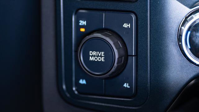 Used 2025 Ford F150 Lariat w/ Equipment Group 502A High image 44