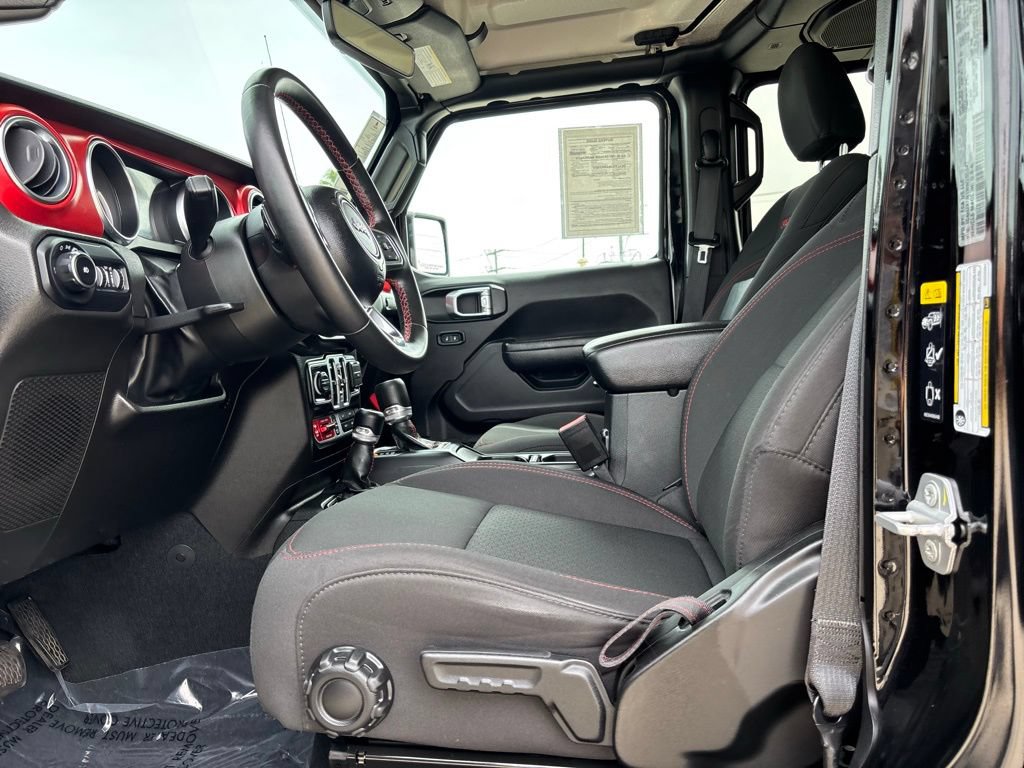 Used 2022 Jeep Wrangler Unlimited Rubicon w/ LED Lighting Group AWD/4WD image 11