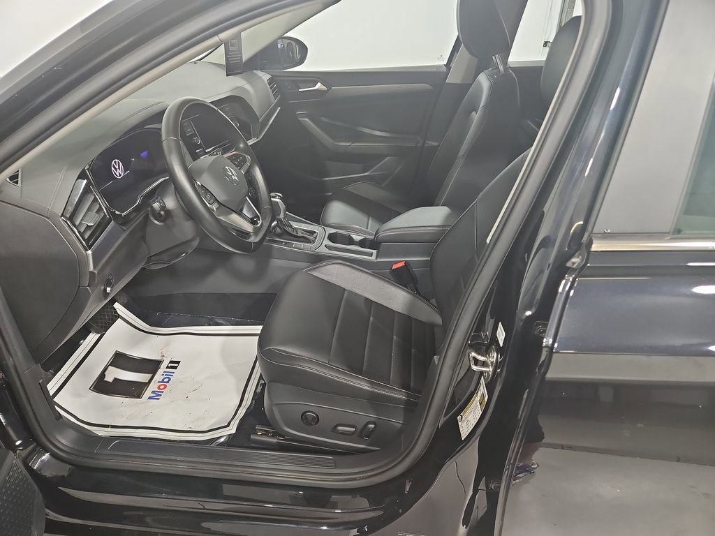 Certified 2023 Volkswagen Jetta SE FWD image 9