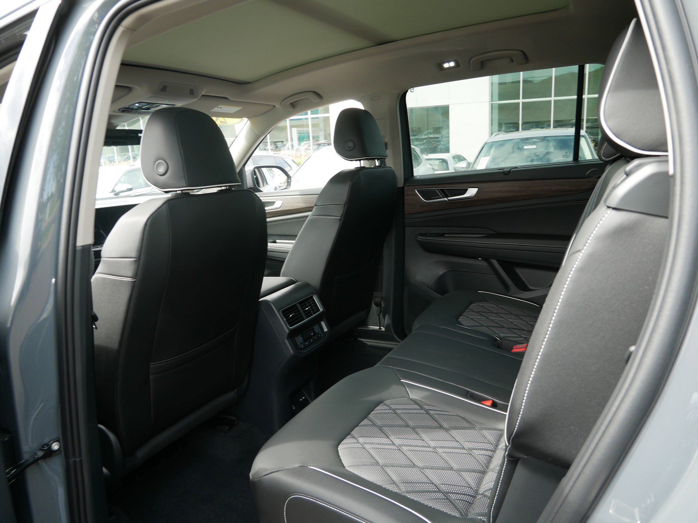 New 2026 Volkswagen Atlas SEL Premium R-Line image 10