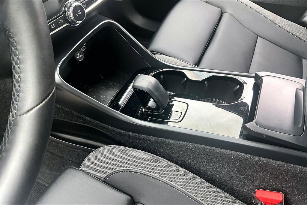Used 2023 Volvo C40 Recharge Core w/ Climate Package AWD/4WD image 19