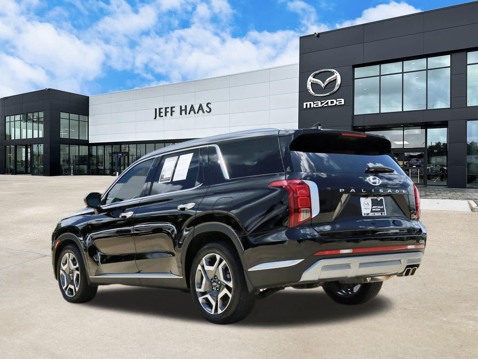 Used 2025 Hyundai Palisade SEL FWD image 2