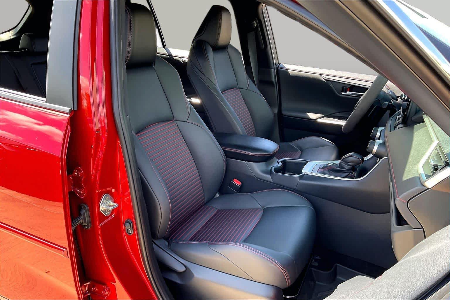 Used 2025 Toyota RAV4 XSE AWD/4WD image 9