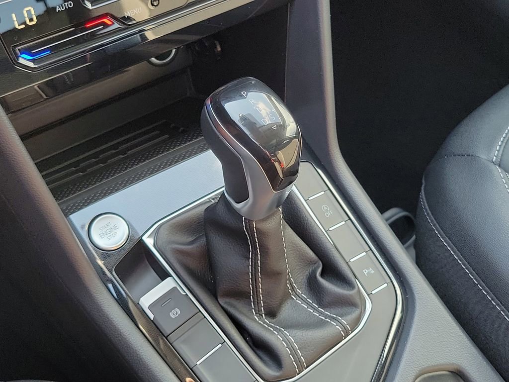 New 2026 Volkswagen Taos SE FWD image 10