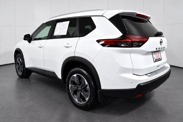 Certified 2025 Nissan Rogue SV w/ SV Premium Package FWD image 6