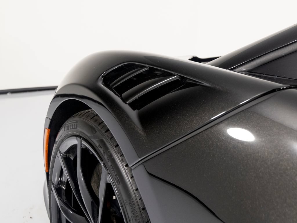 Used 2023 McLaren Artura RWD image 43