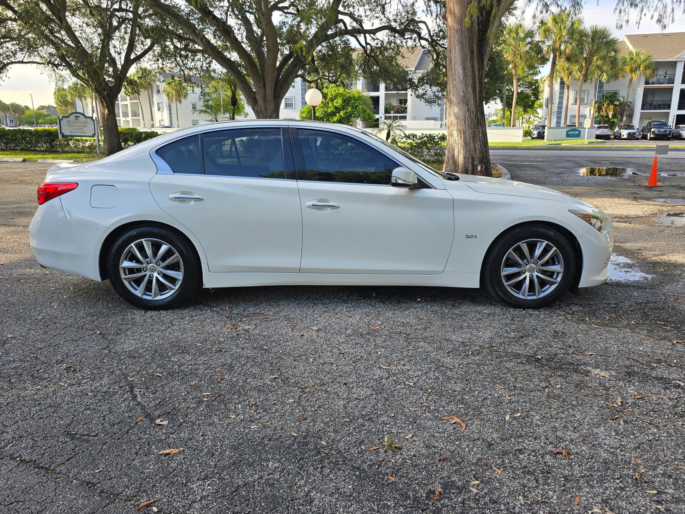 Used 2017 INFINITI Q50 Signature Edition image 4