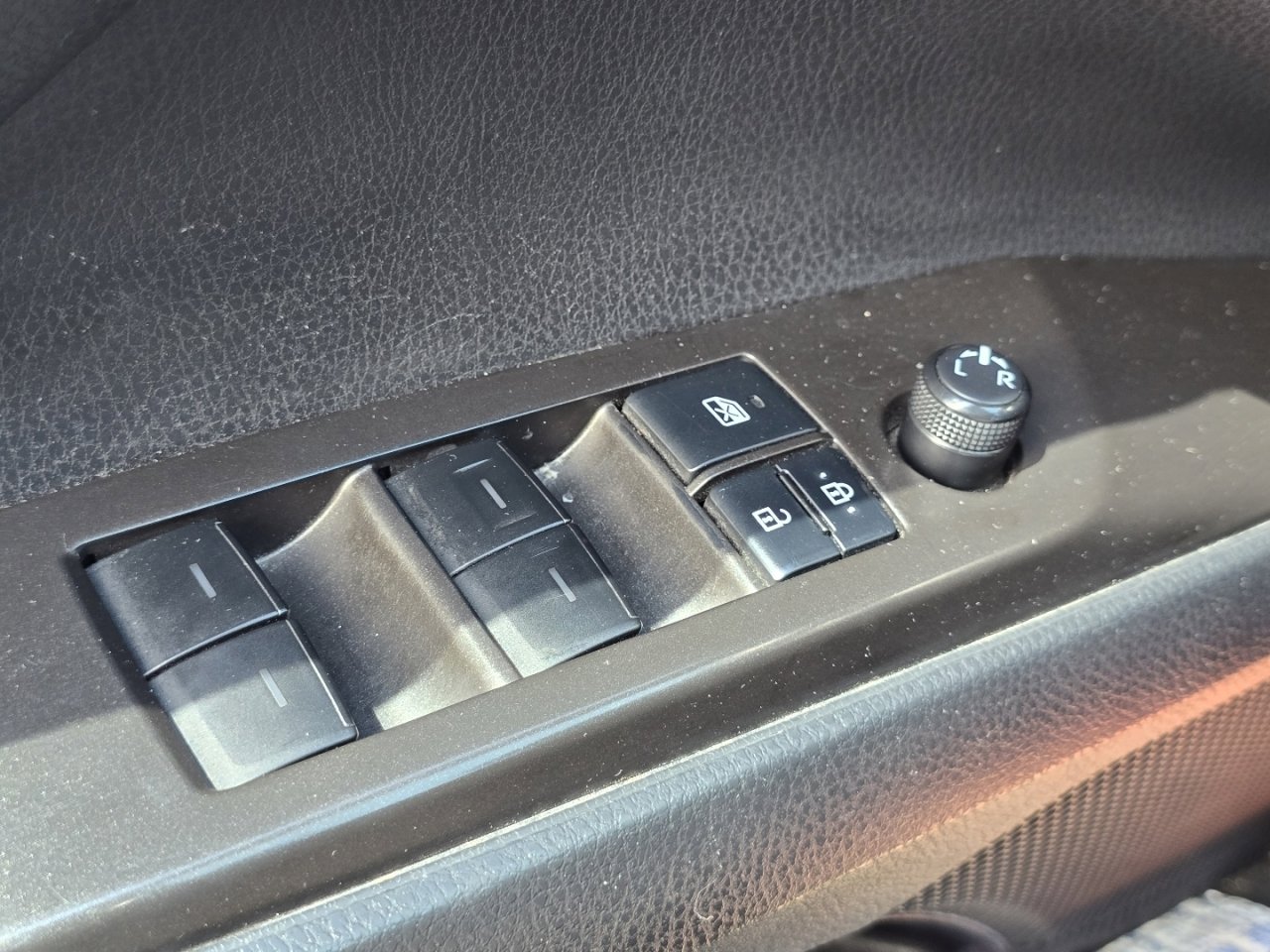 Used 2021 Toyota Camry LE FWD image 21