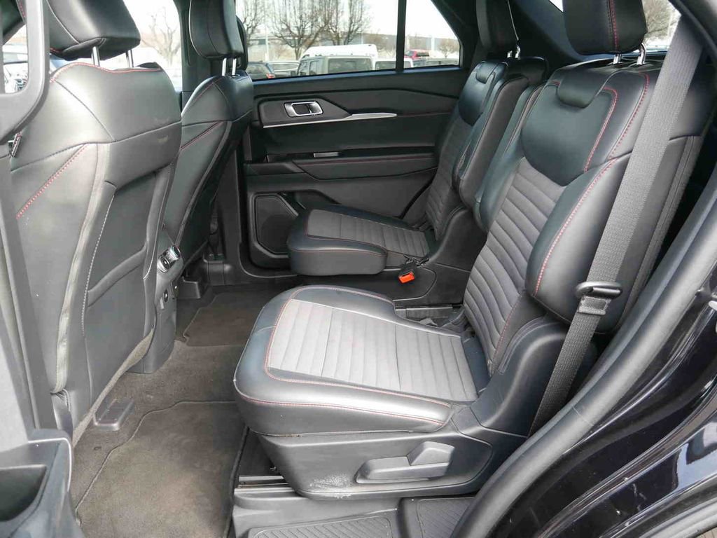Used 2025 Ford Explorer ST-Line image 13