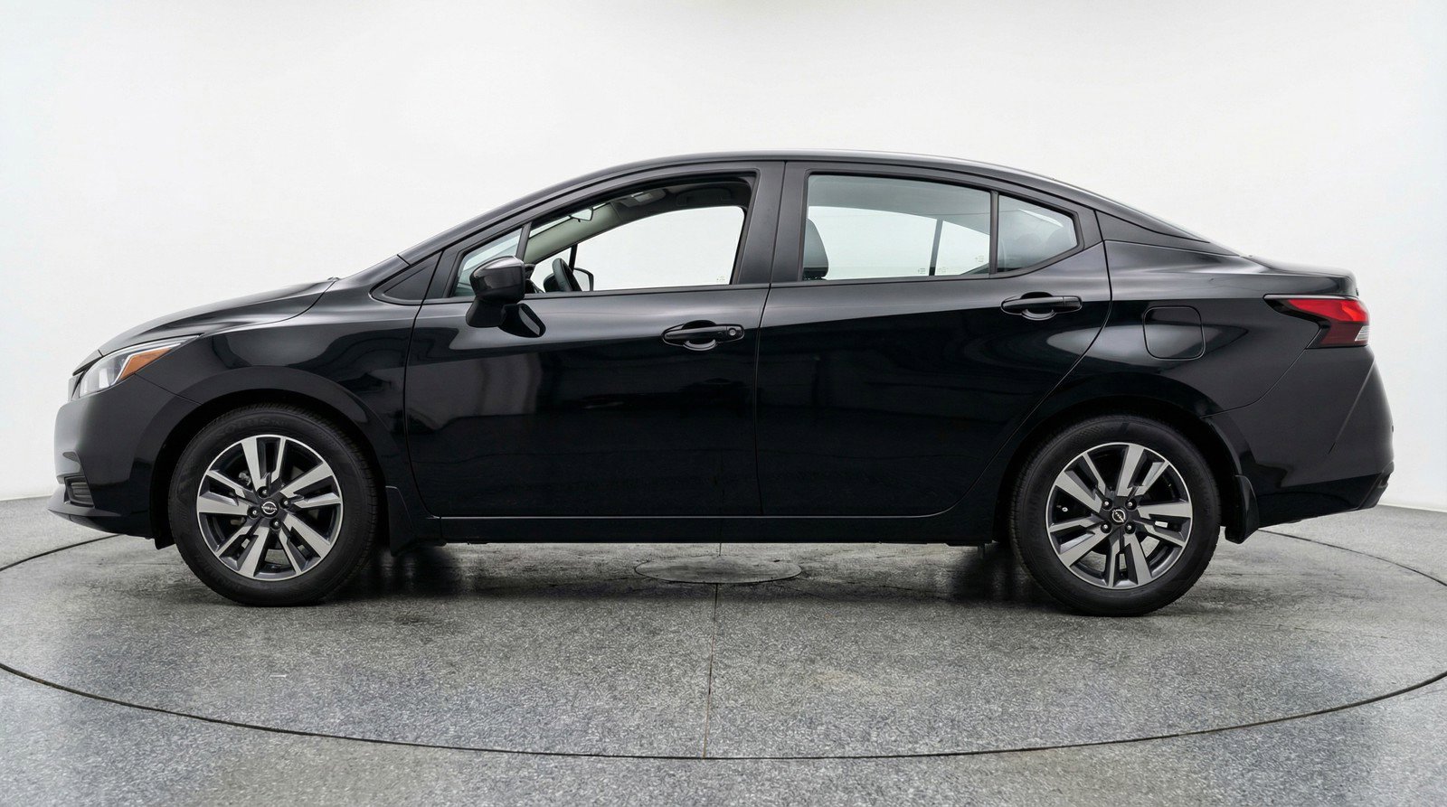 Used 2025 Nissan Versa SV FWD image 3