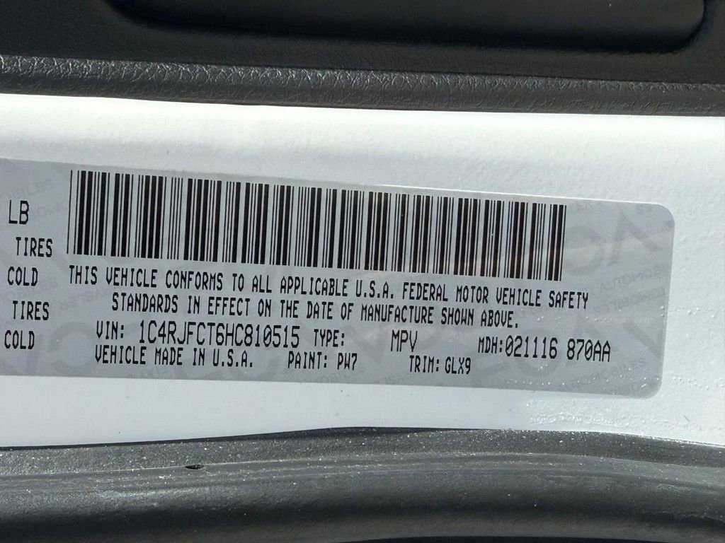 Used 2017 Jeep Grand Cherokee Overland image 30