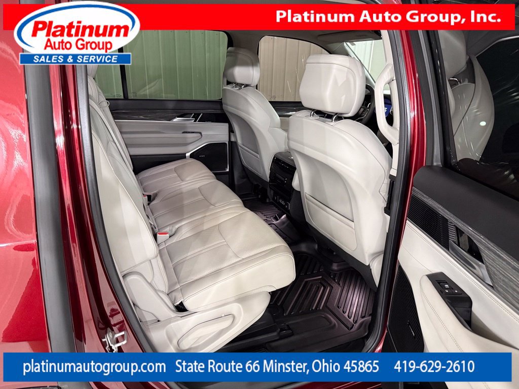 Used 2022 Jeep Wagoneer Series III AWD/4WD image 44