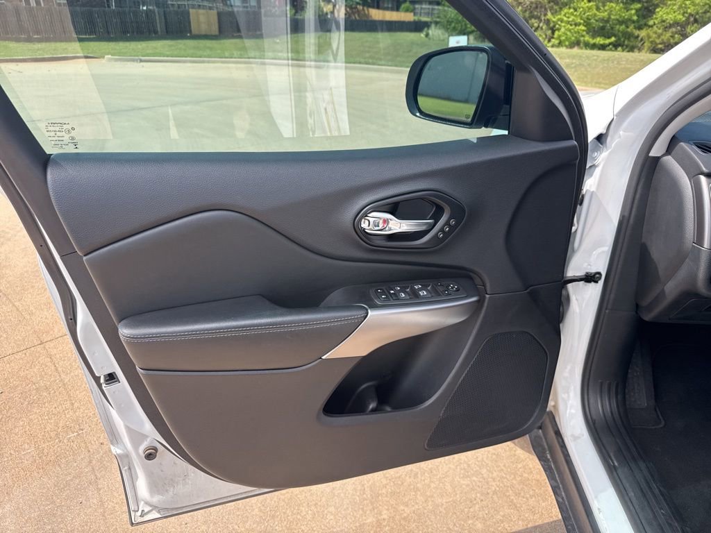 Used 2022 Jeep Cherokee Limited AWD/4WD image 12