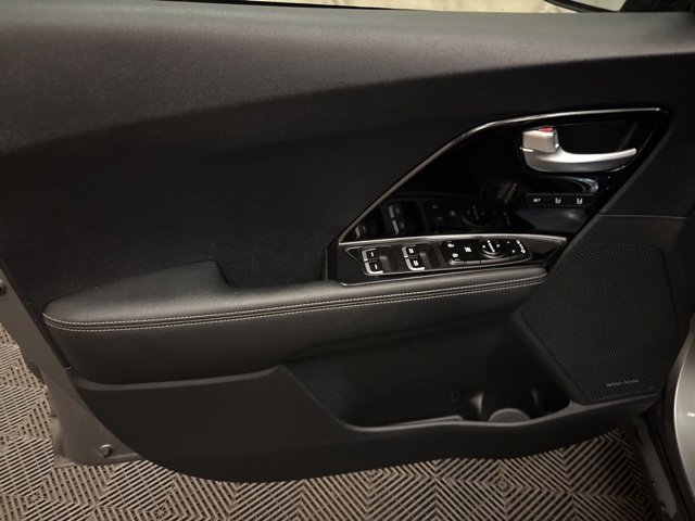 Certified 2022 Kia Niro EX Premium image 10