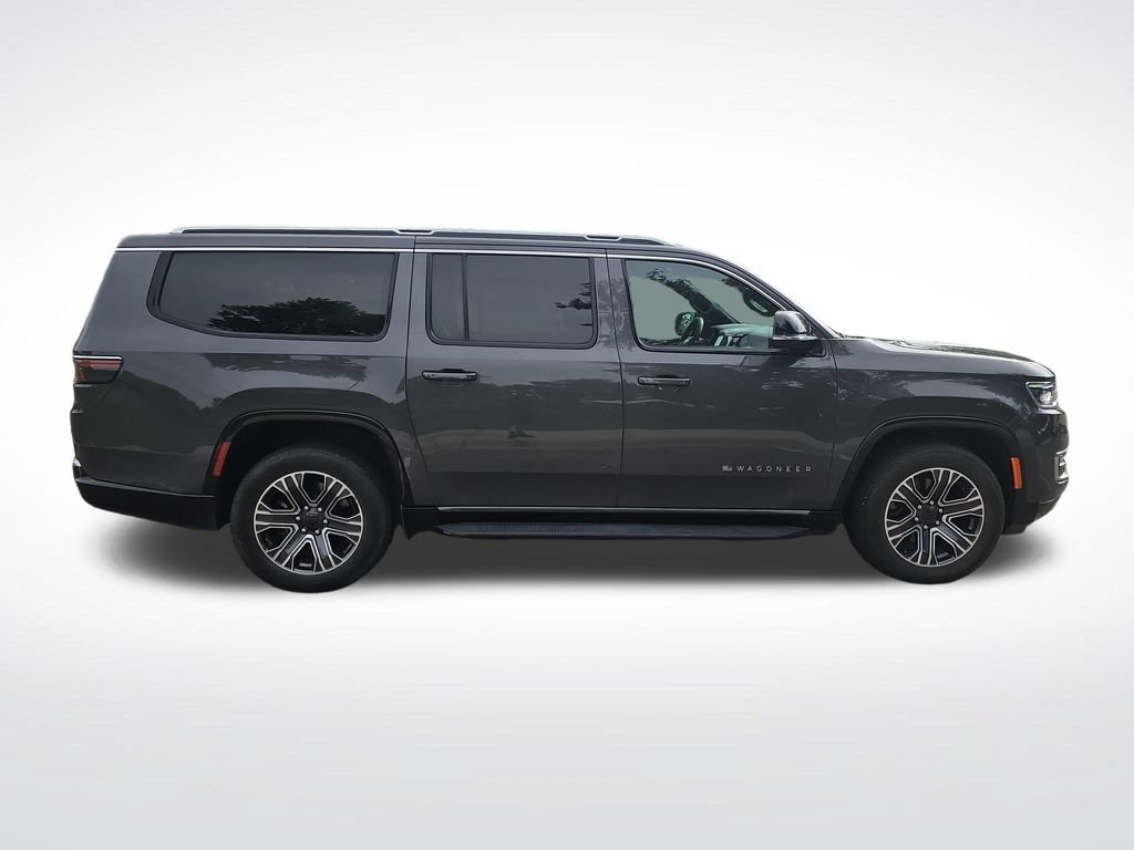 Used 2024 Jeep Wagoneer L Series II w/ Flexible Seating Group AWD/4WD image 8