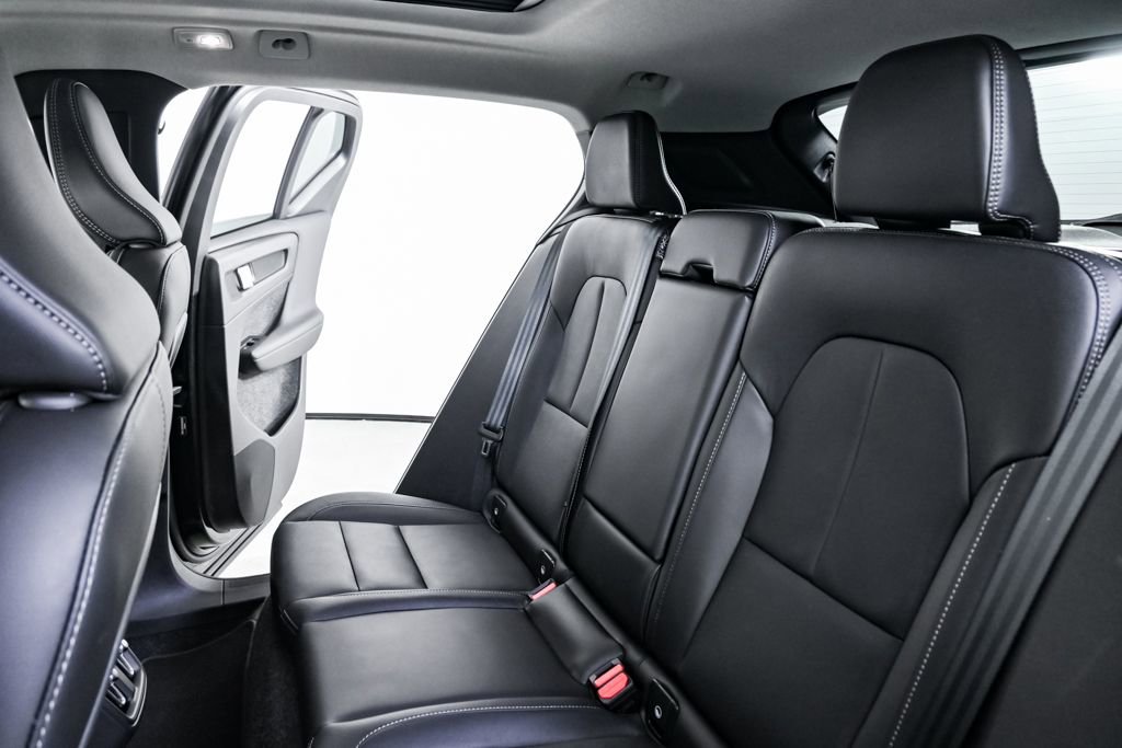 Certified 2025 Volvo XC40 B5 Plus image 22