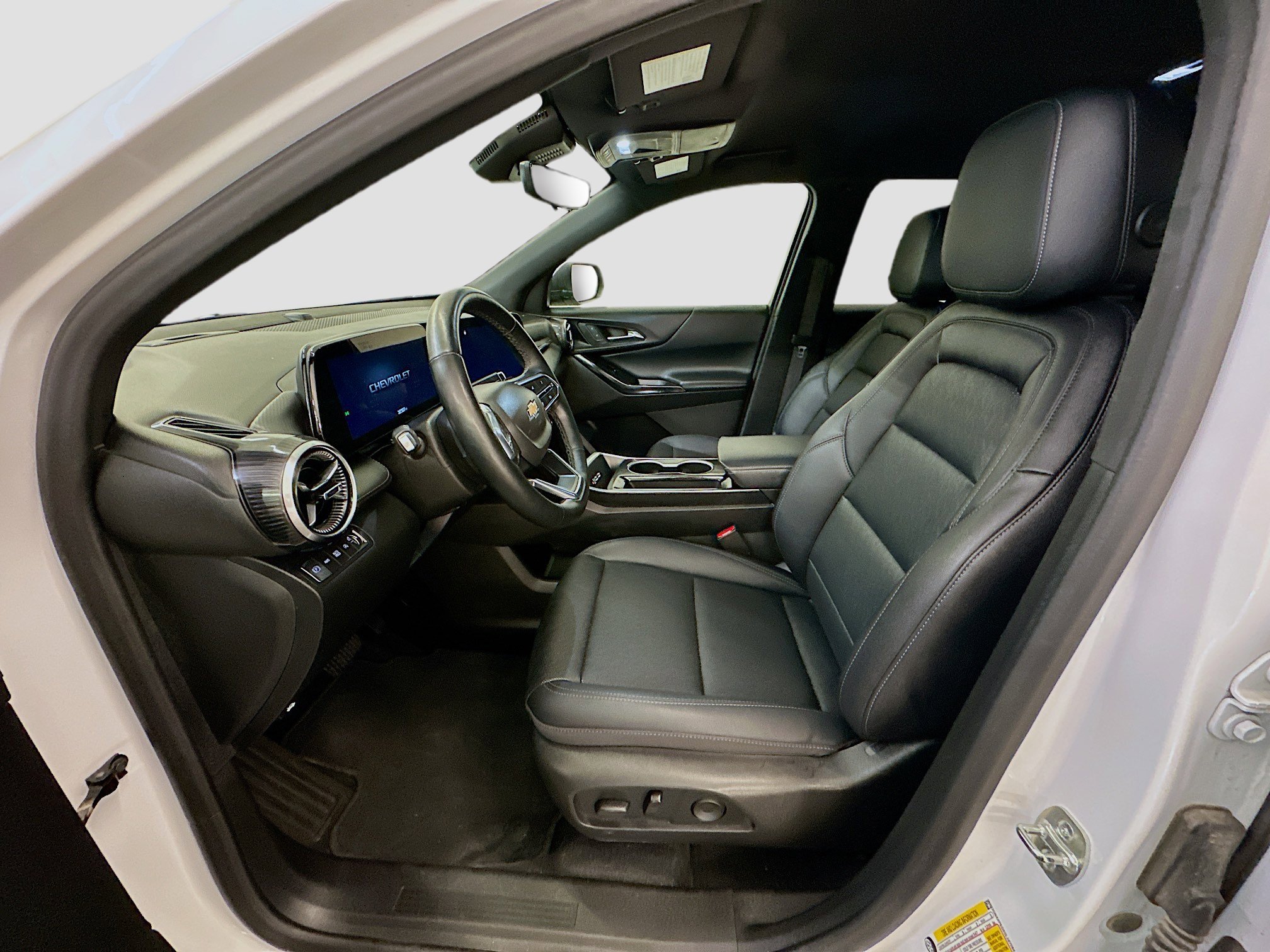 Used 2025 Chevrolet Equinox LT w/ Convenience Package II image 13