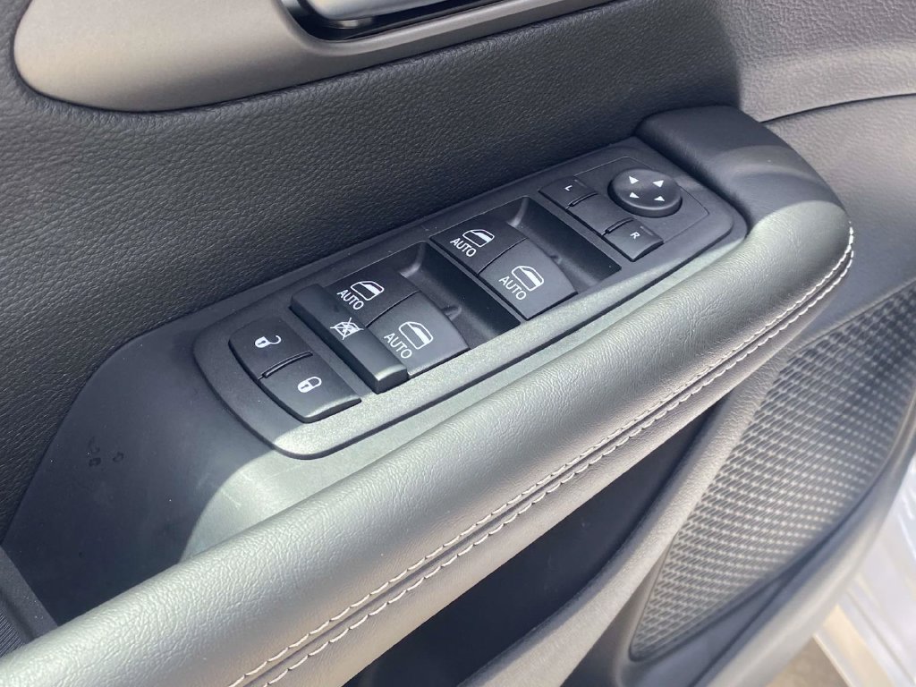 New 2027 Chrysler Pacifica Select w/ Family Tech Group FWD image 14