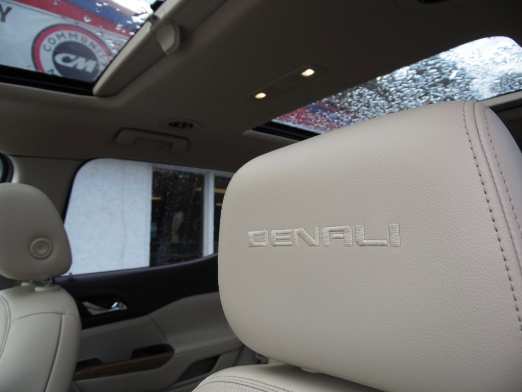 Used 2017 GMC Acadia Denali w/ Technology Package image 13