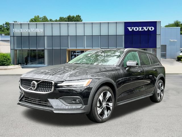 Certified 2025 Volvo V60 B5 Cross Country Plus AWD/4WD image 1