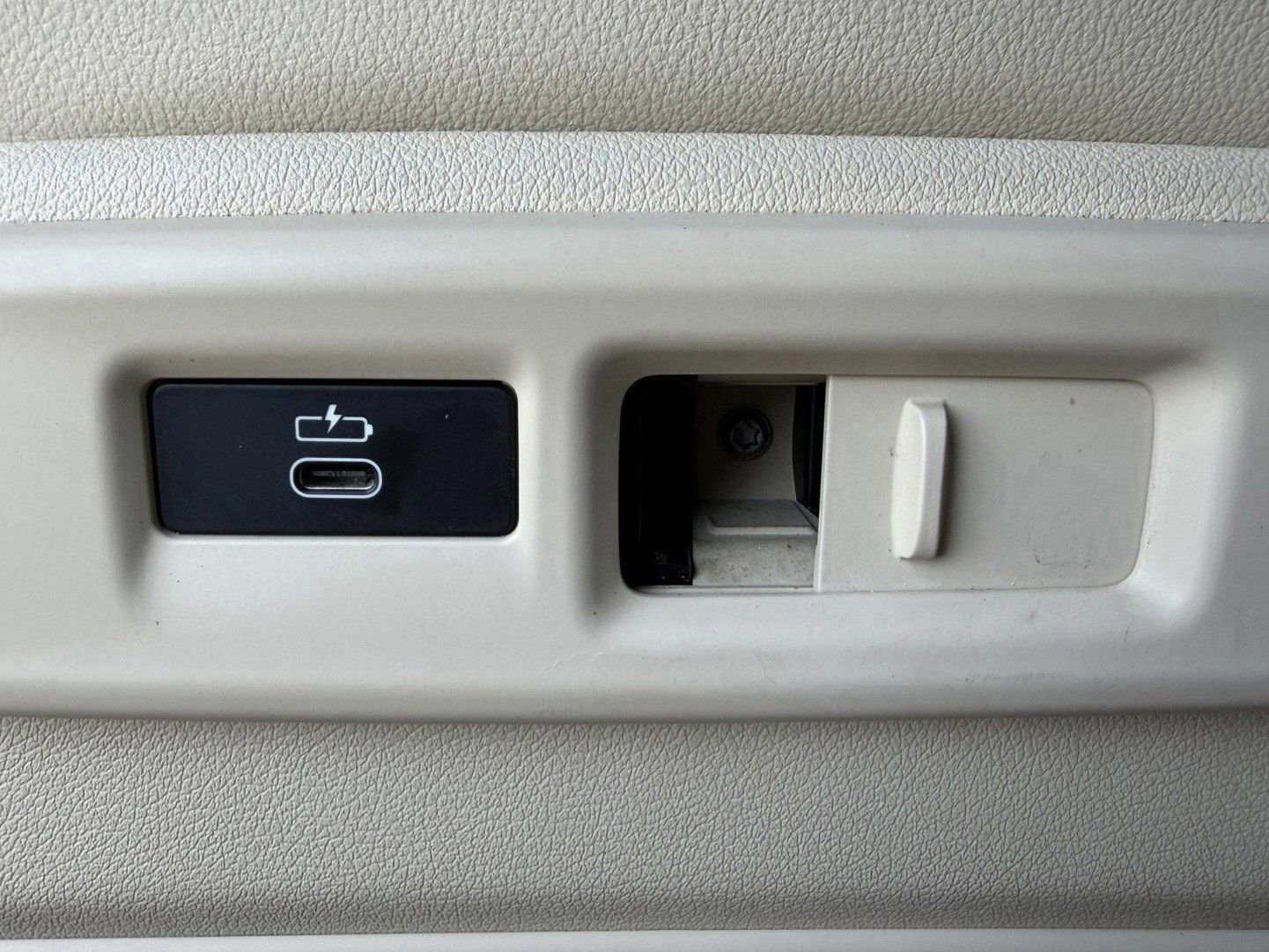 Used 2021 BMW X7 xDrive40i w/ Premium Package 2 AWD/4WD image 22