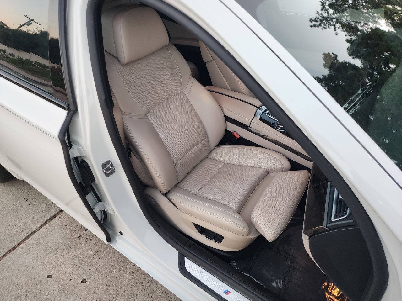 Used 2012 BMW 750Li w/ Driver Assistance Pkg RWD image 15