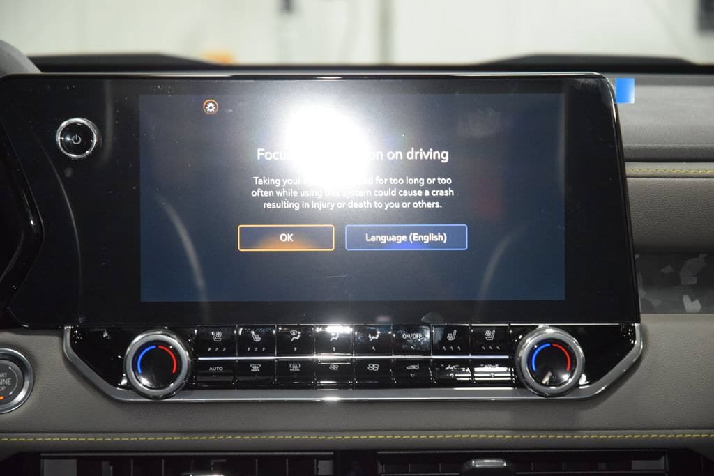 New 2026 Chevrolet Colorado ZR2 w/ Technology Package AWD/4WD image 35