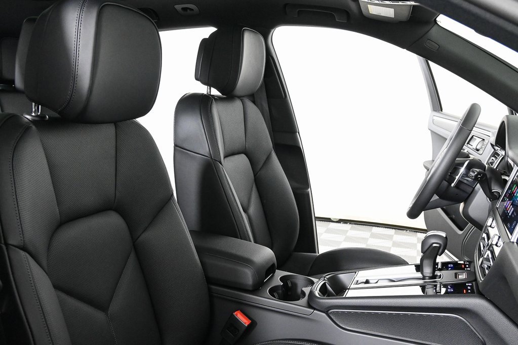 Certified 2025 Porsche Macan image 23
