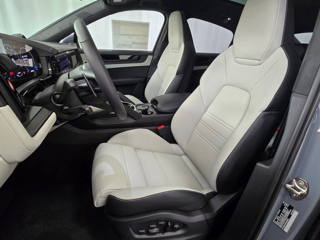 New 2026 Porsche Cayenne GTS image 5