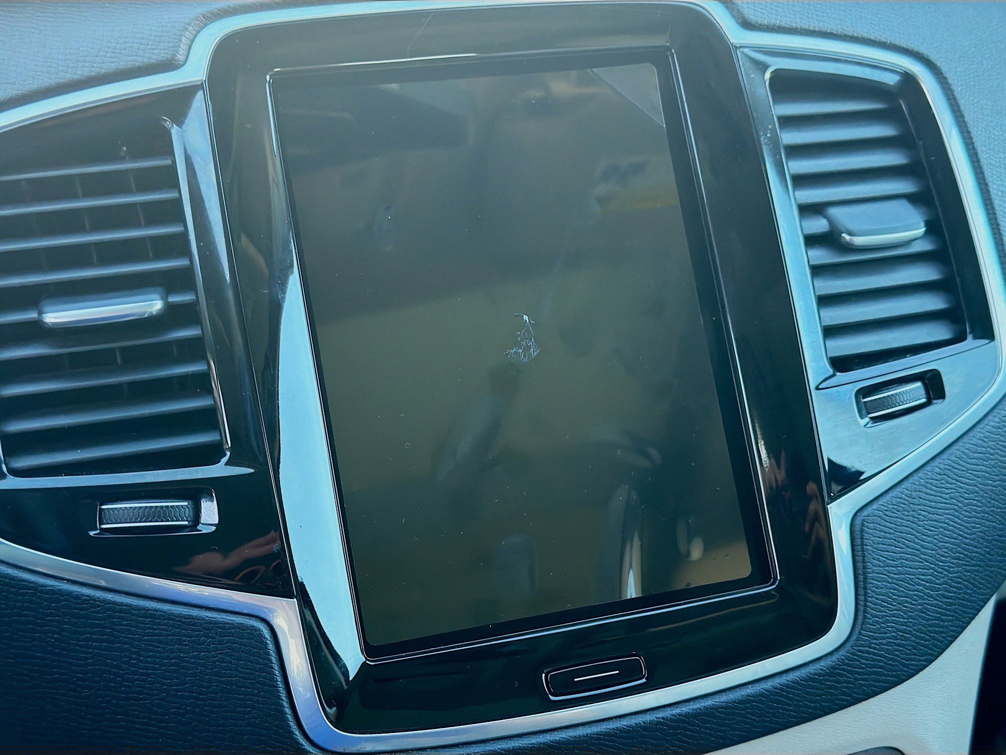 Used 2023 Volvo XC90 B6 Plus w/ Protection Package Premier image 13