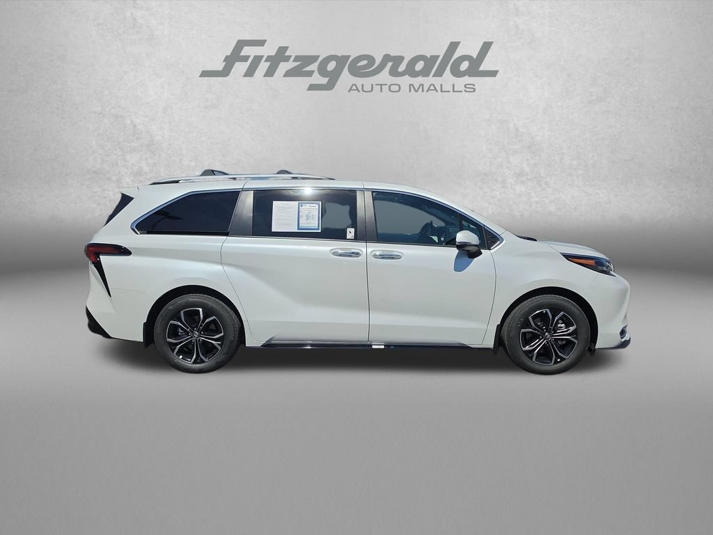 Used 2026 Toyota Sienna Platinum AWD/4WD image 9