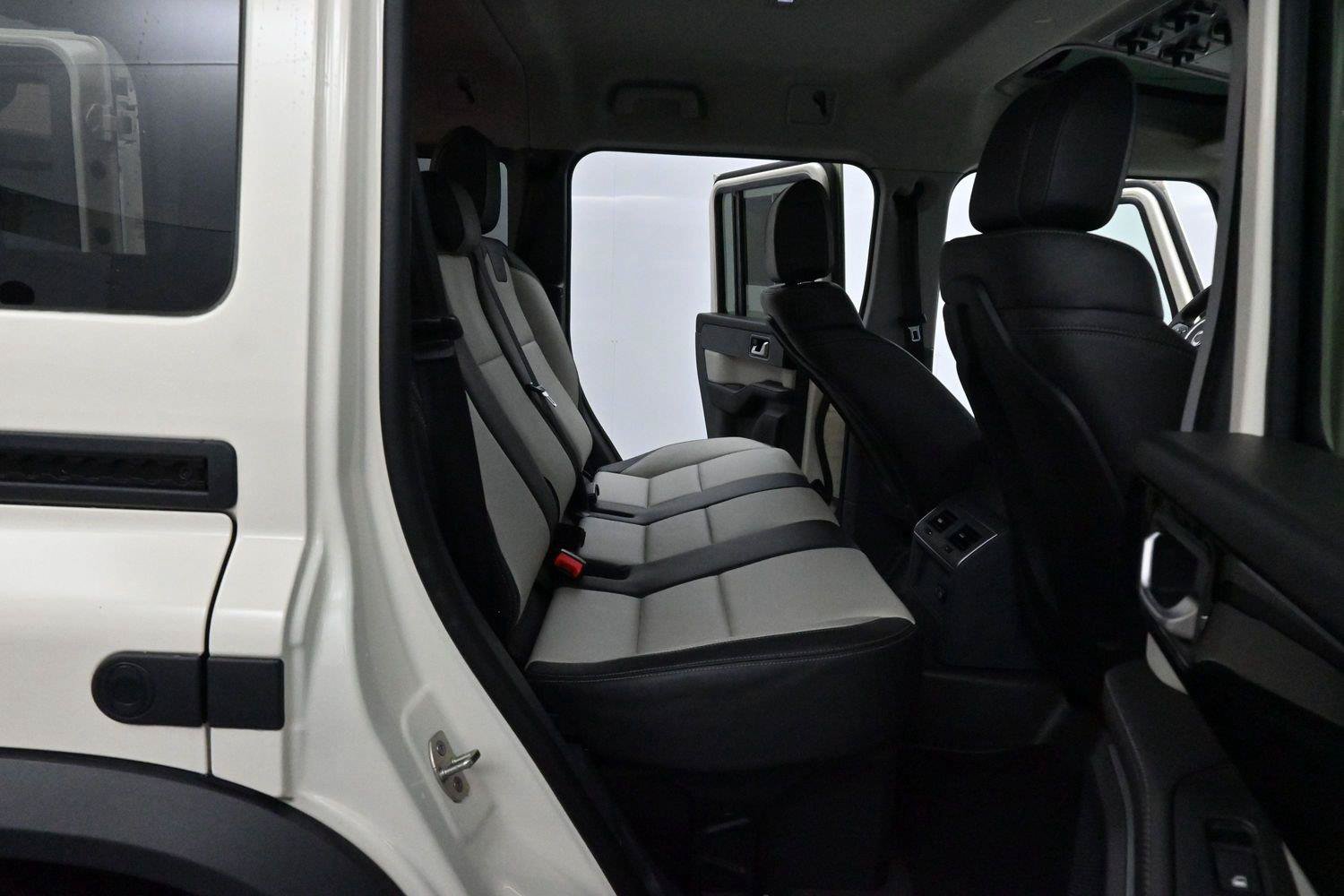 Used 2024 INEOS Grenadier Station Wagon AWD/4WD image 32