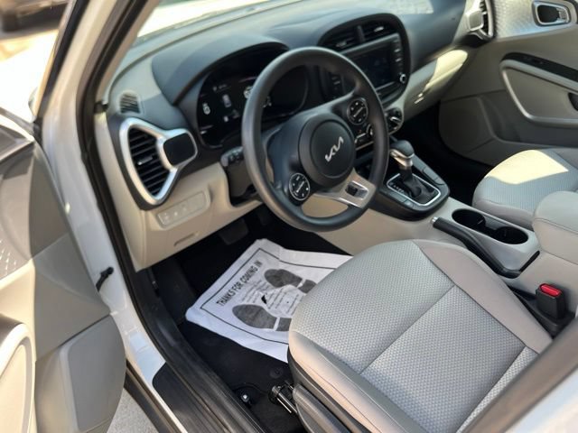 Used 2023 Kia Soul LX FWD image 10