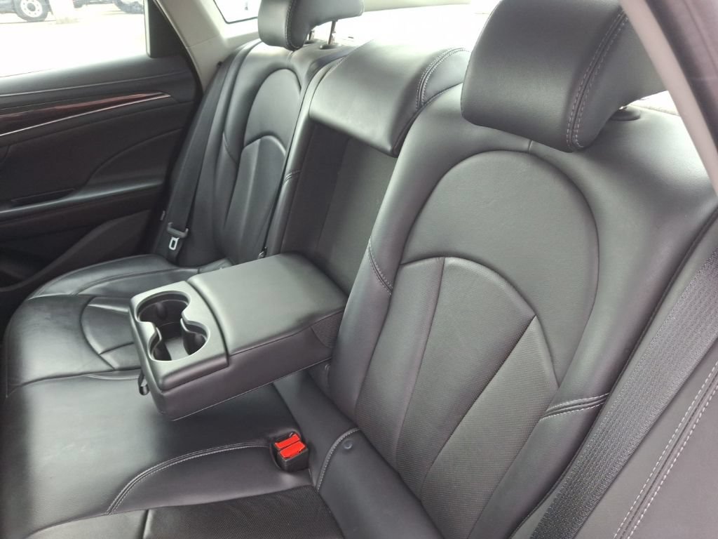 Used 2018 Buick LaCrosse Essence w/ Sun and Shade Package FWD image 10