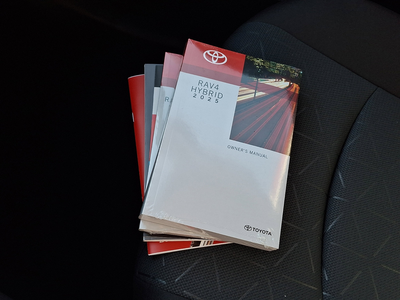 Used 2025 Toyota RAV4 XLE w/ Convenience Package image 25