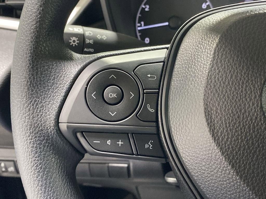 Used 2025 Toyota Corolla LE image 32