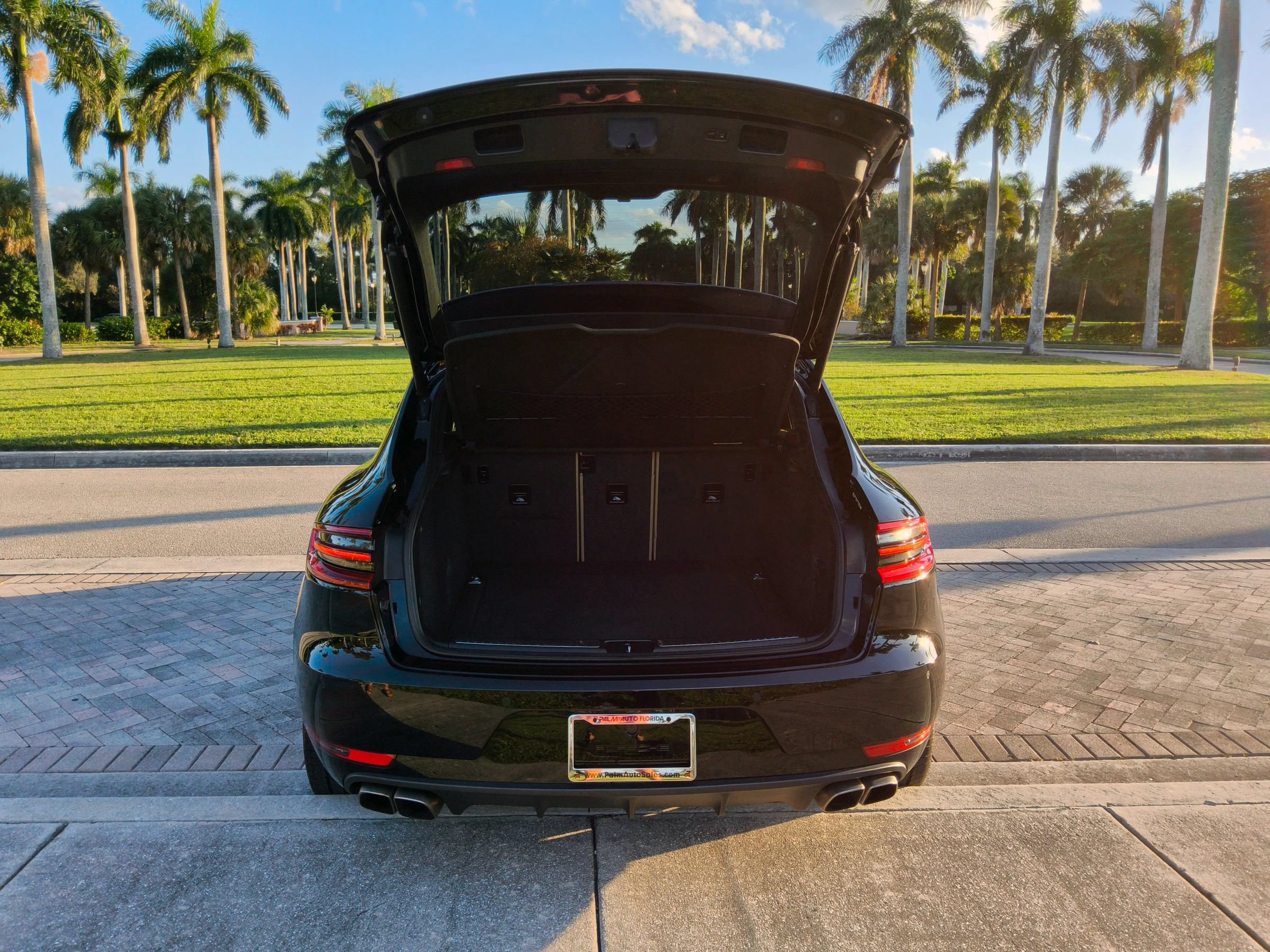 Used 2018 Porsche Macan Turbo AWD/4WD image 45