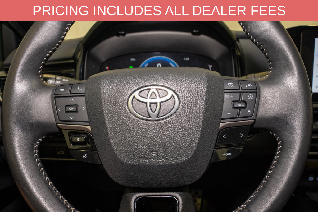 Used 2025 Toyota Camry SE FWD image 17