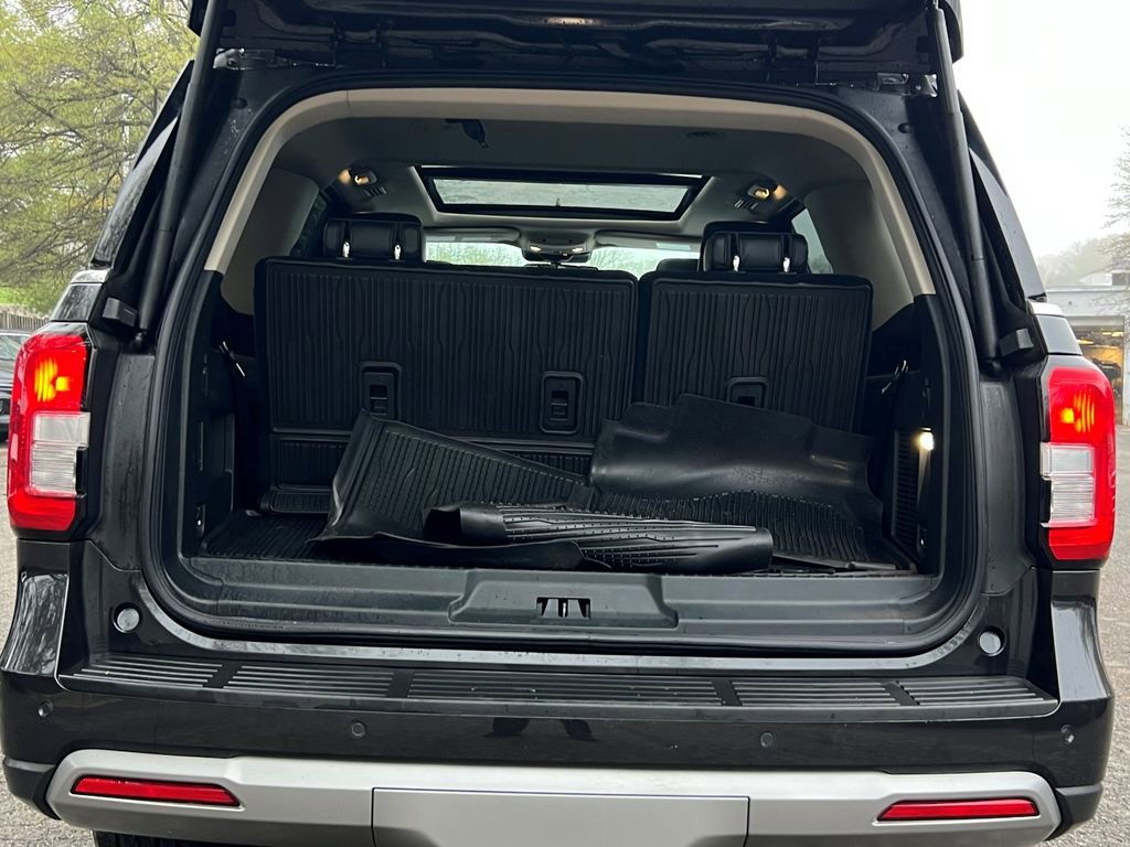 Used 2024 Ford Expedition XLT image 18