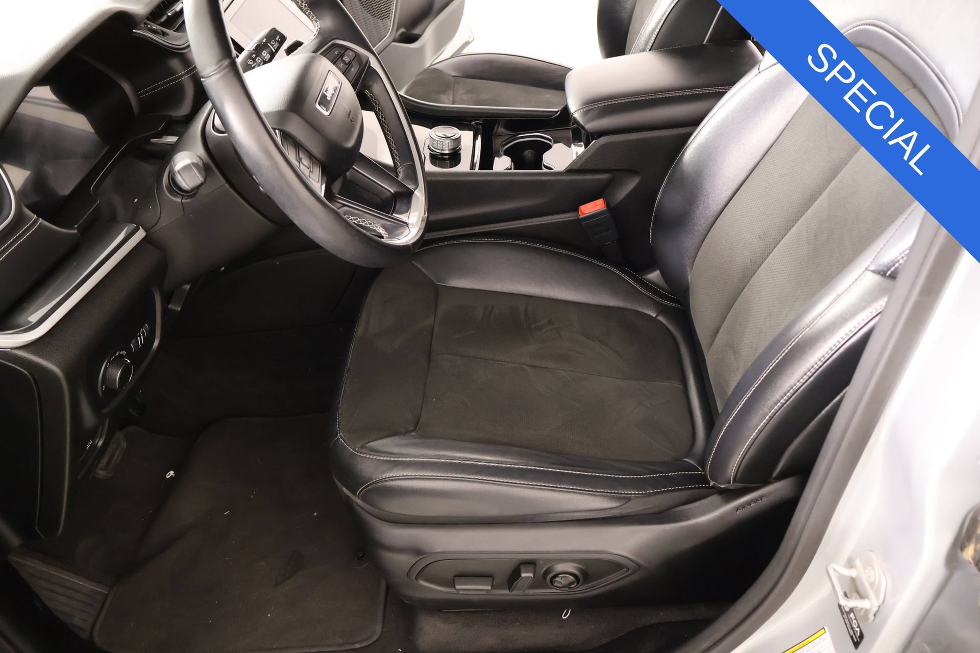 Used 2021 Jeep Grand Cherokee L Laredo AWD/4WD image 11