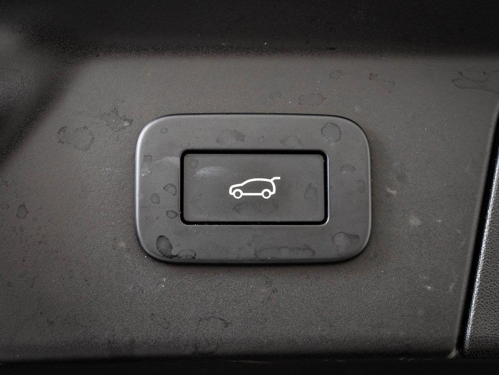 Used 2023 Land Rover Range Rover Velar R-Dynamic S image 21