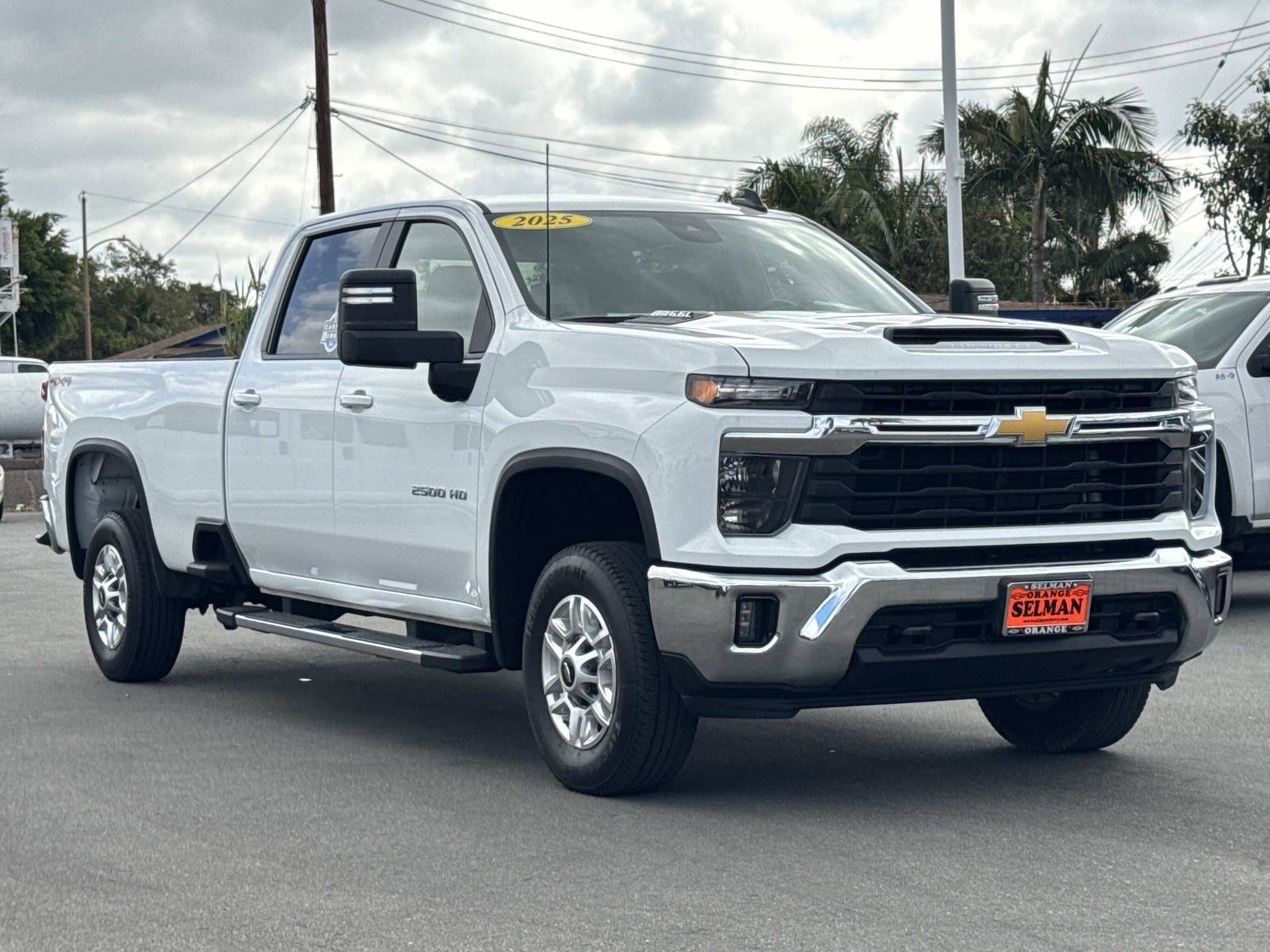 Used 2025 Chevrolet Silverado 2500 LT w/ Convenience Package image 3
