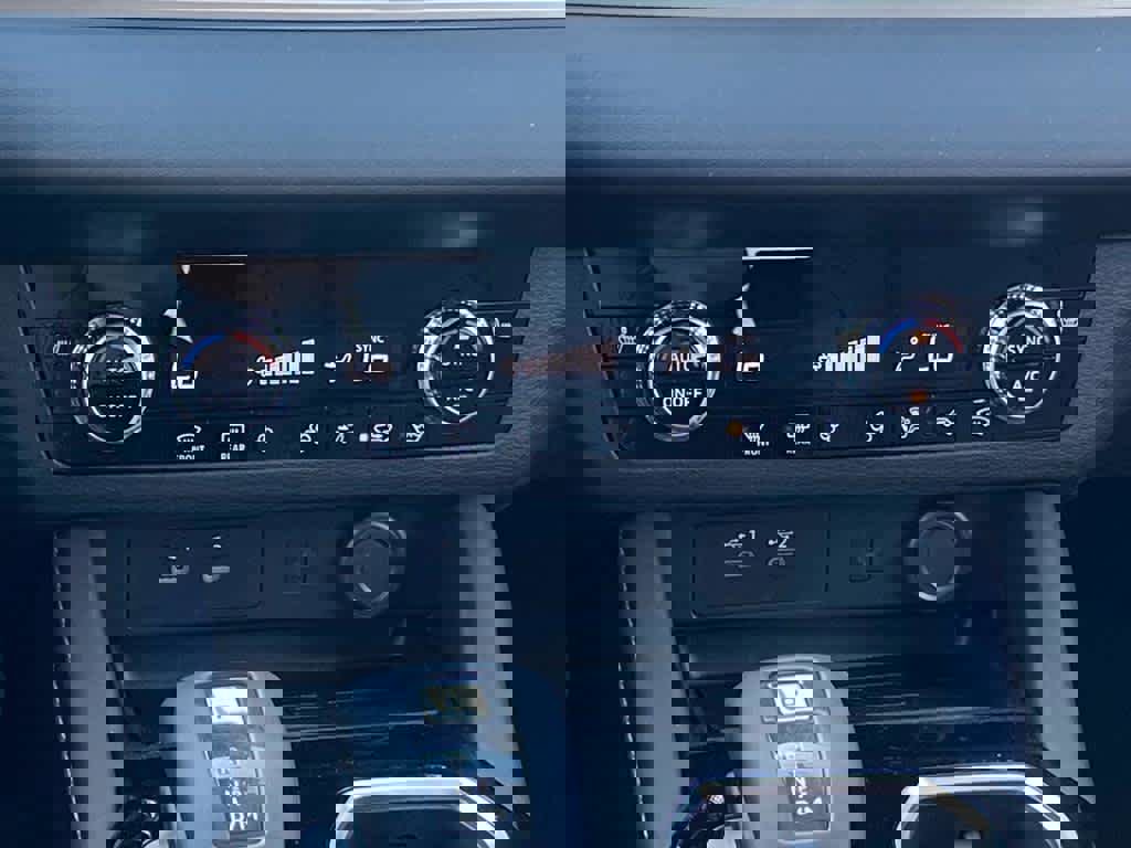 New 2025 Mitsubishi Outlander SE image 6