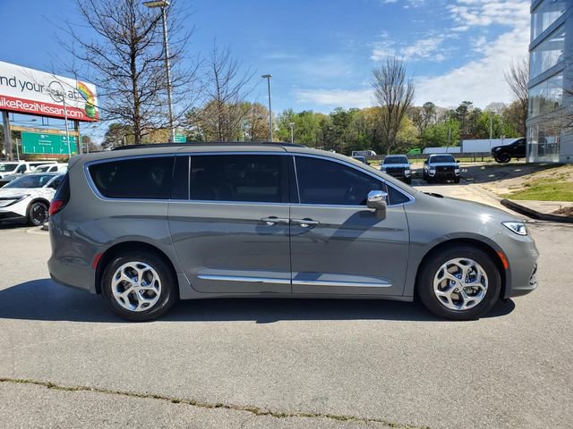 Used 2022 Chrysler Pacifica Limited image 2