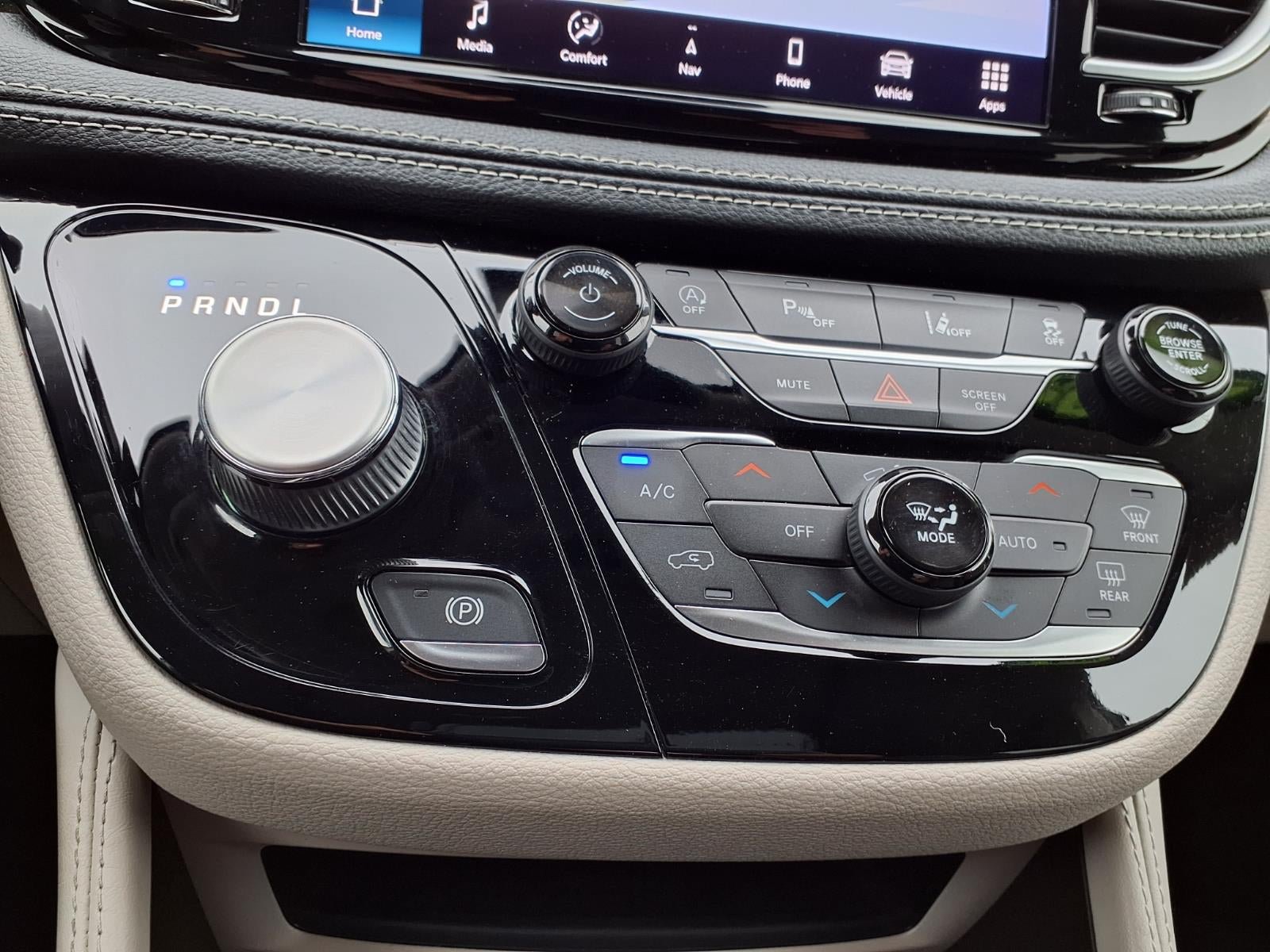 Certified 2021 Chrysler Pacifica Limited AWD/4WD image 7