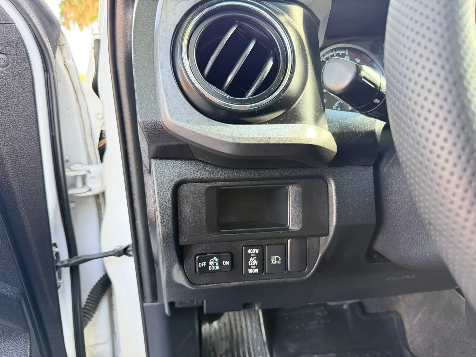 Used 2019 Toyota Tacoma TRD Sport w/ Technology Package AWD/4WD image 37