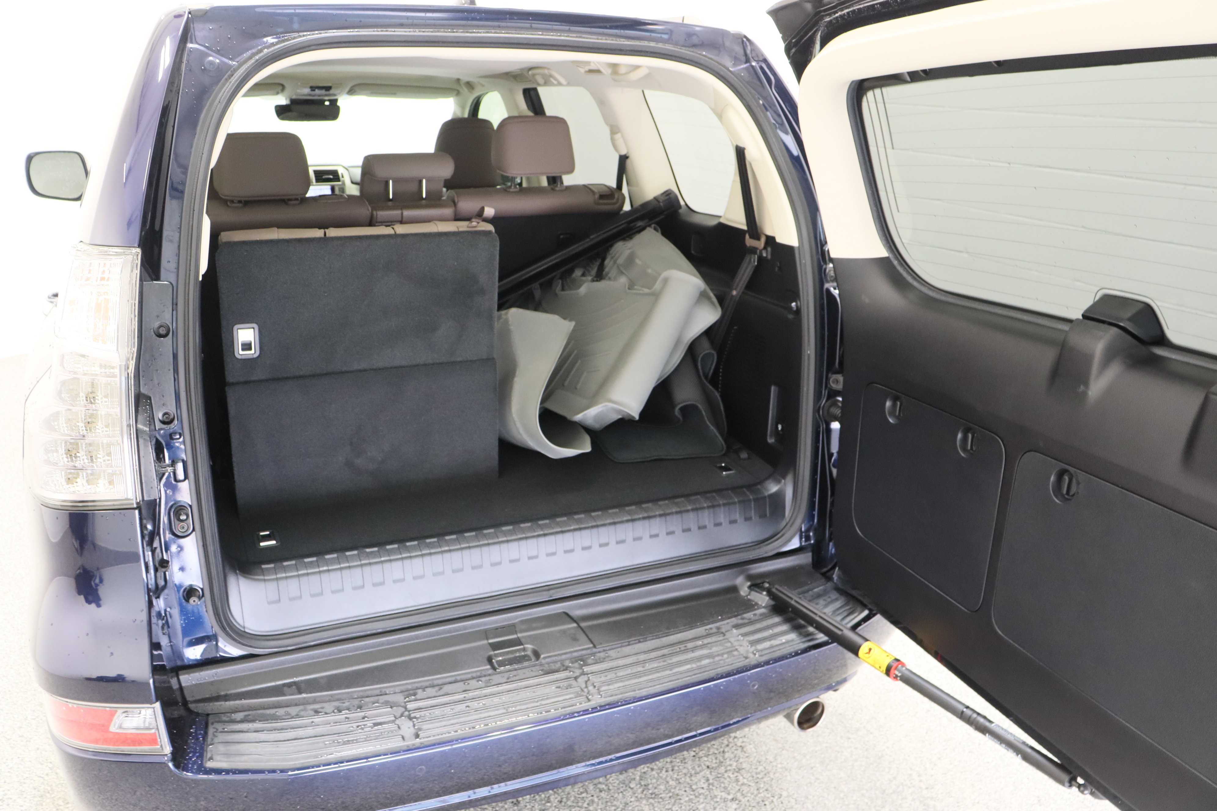 Used 2020 Lexus GX 460 Luxury w/ Accessory Package AWD/4WD image 36